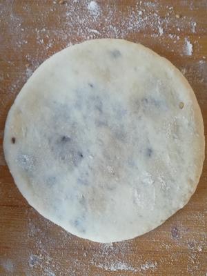 芝麻豆沙饼：香脆甜糯，简单易学的做法 步骤4