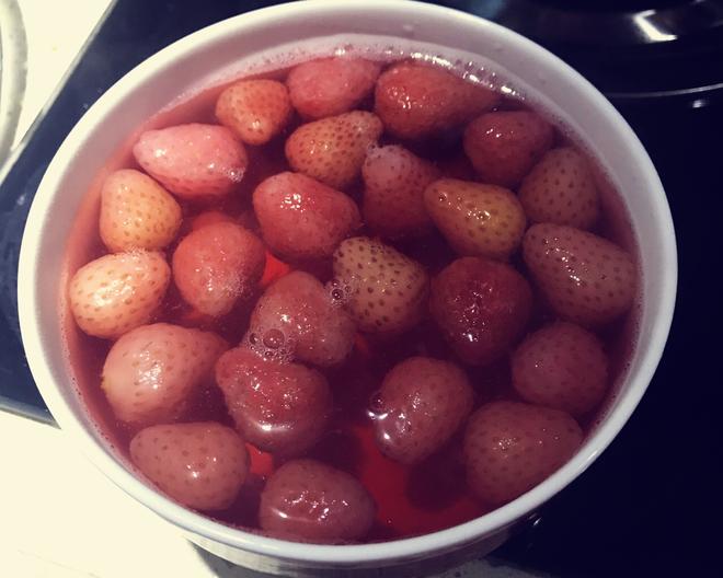 草莓甜汤的做法