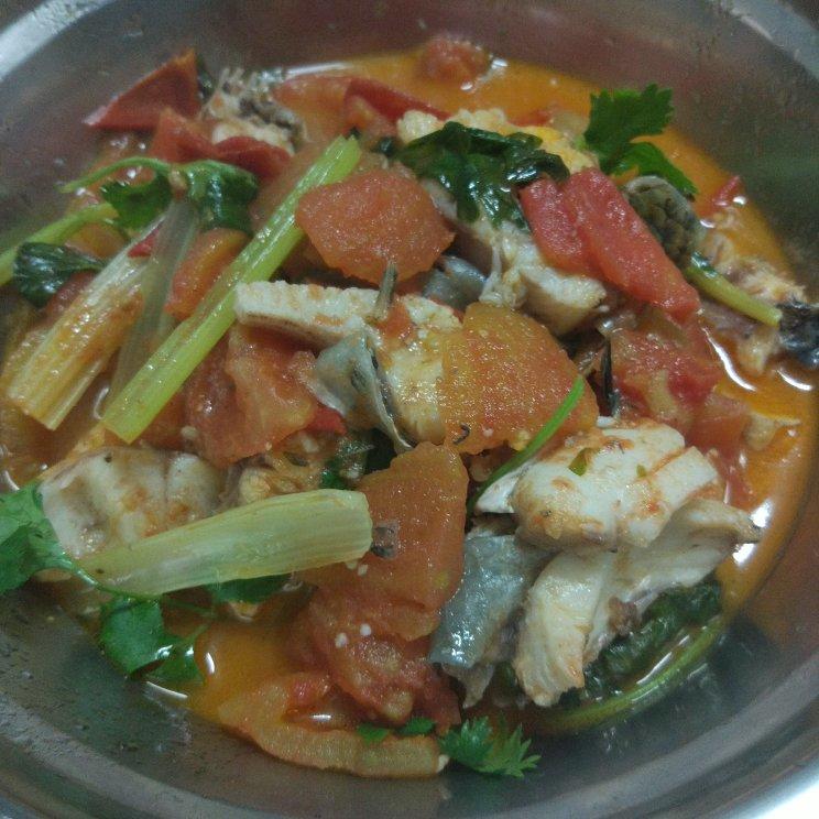 家常蔬菜鱼汤：蔬菜煮鱼味道妙，葱姜蒜再见！