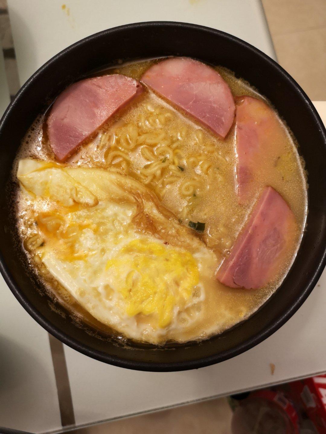 火腿泡面