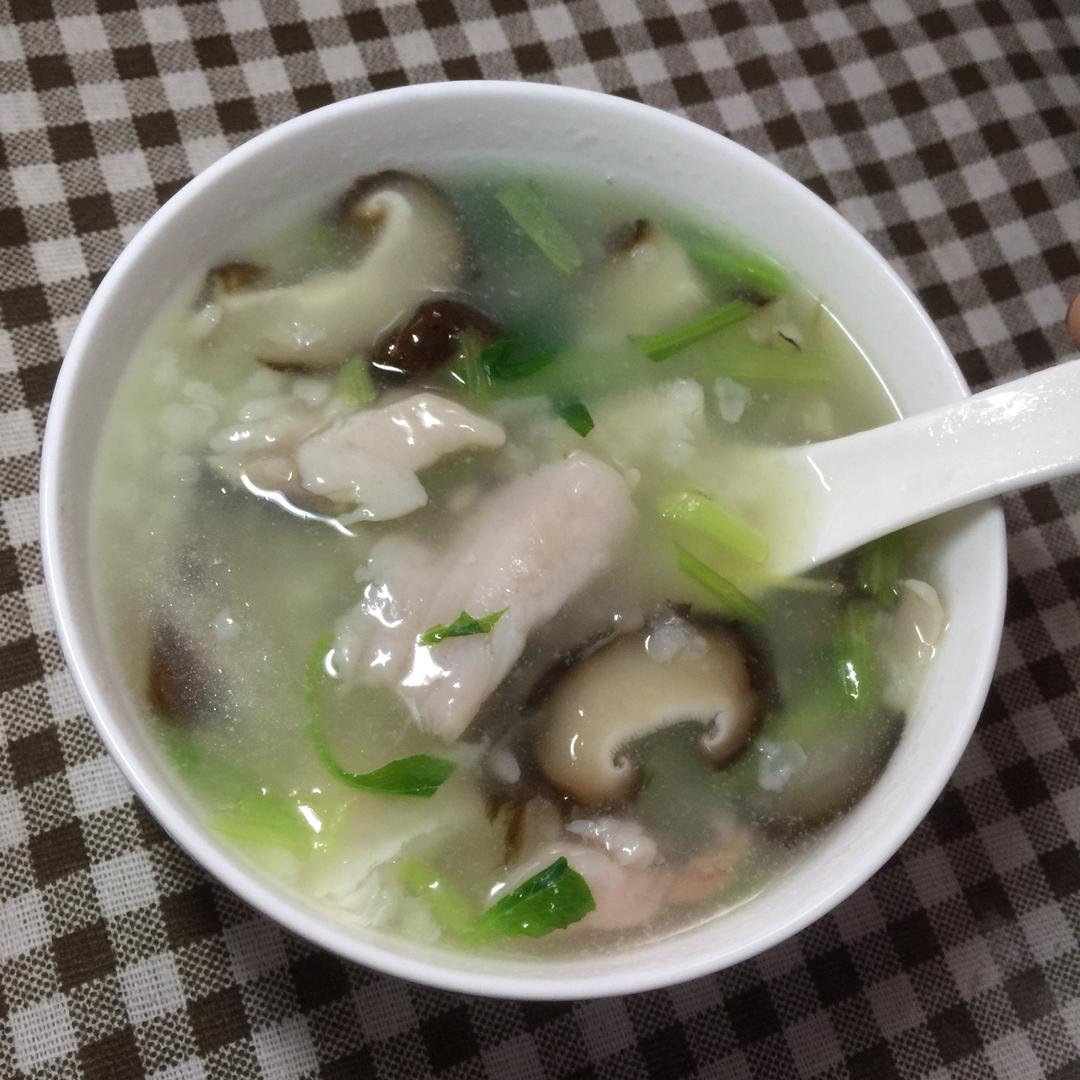 一只爱吃的大可爱做的香菇鱼片粥