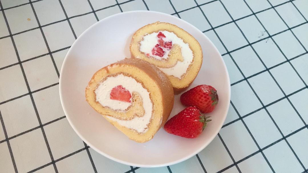 草莓蛋糕卷