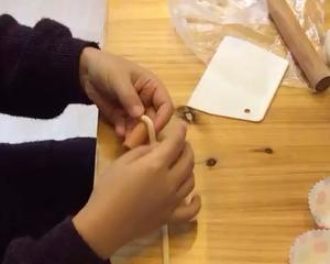 火腿肠卷+腊肠卷+葱花花卷（小视频）的做法 步骤3
