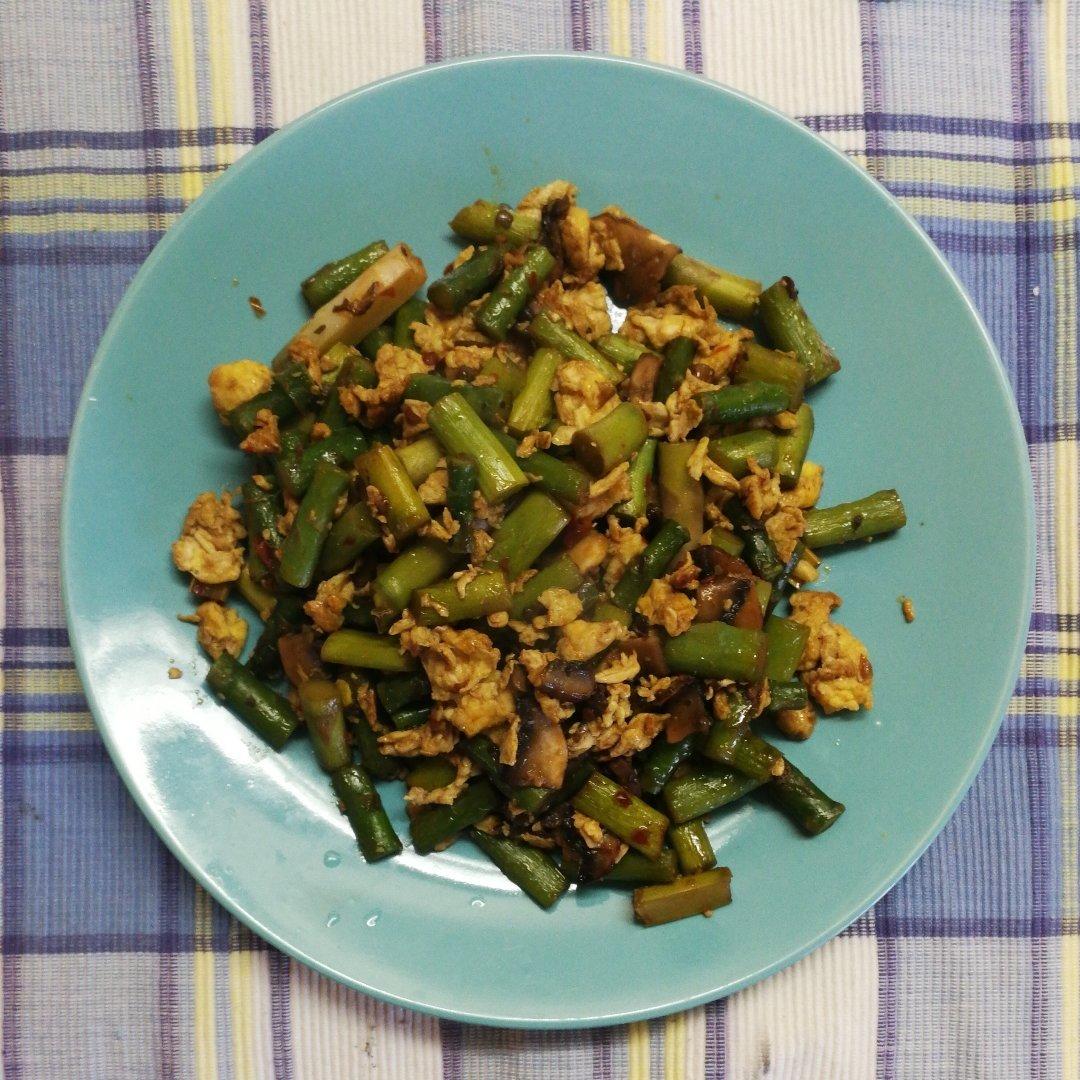 剁椒芦笋炒鸡蛋