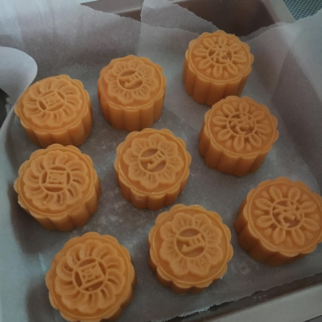 💃奶黄流心月饼——这是可以让你坐稳朋友圈厨霸位置的月饼🥮，没人点赞算我输👎