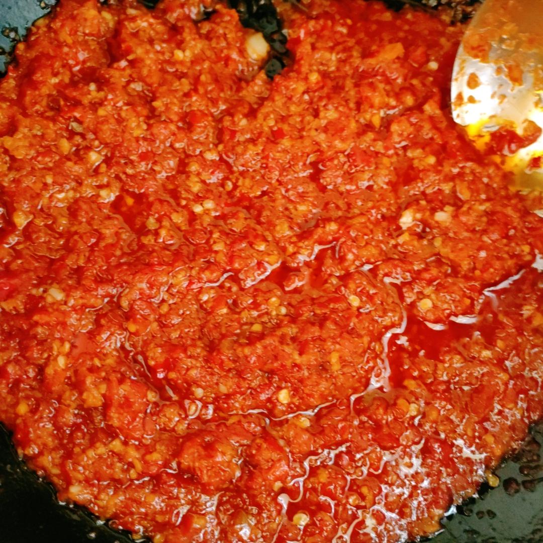 厨师长教你：“家常辣椒酱”的做法，鲜辣且回味无穷，先收藏了