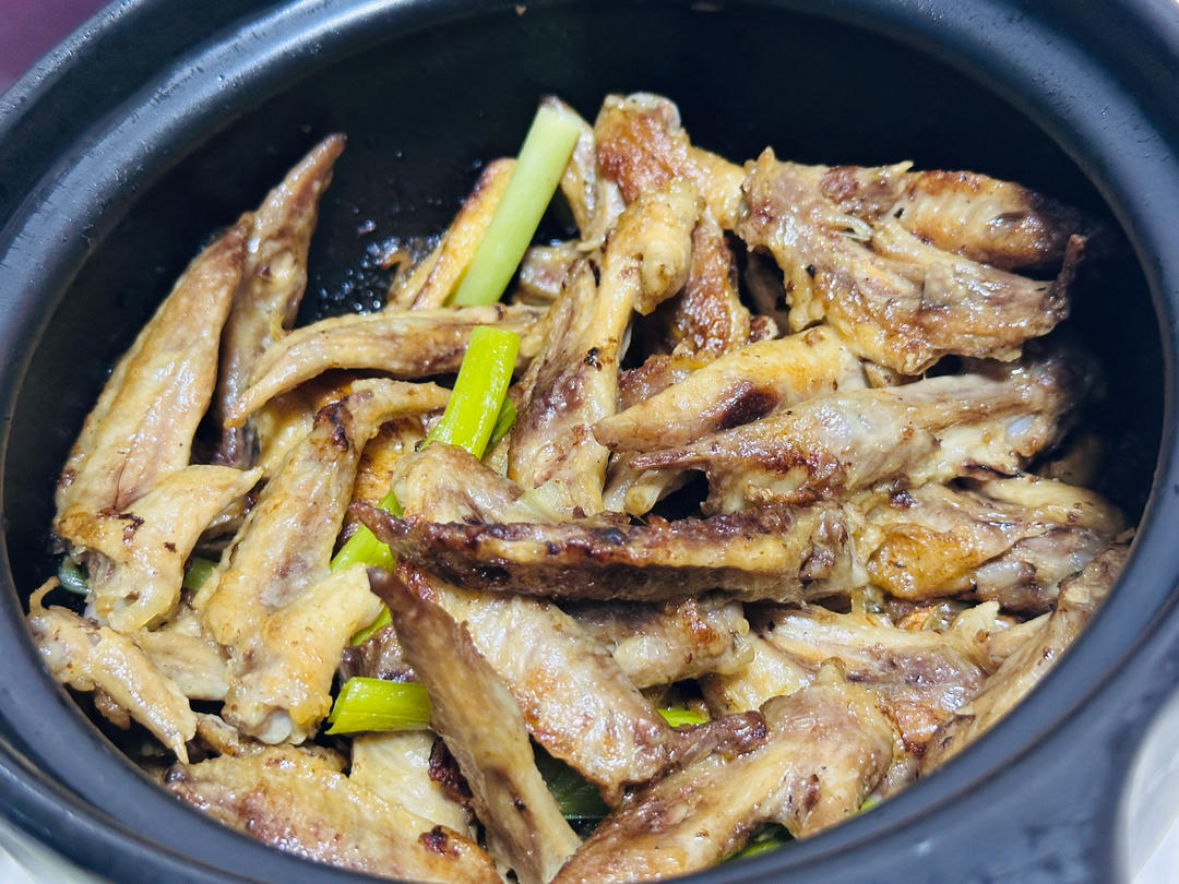 下饭菜「沙姜鸡翅啫啫煲」