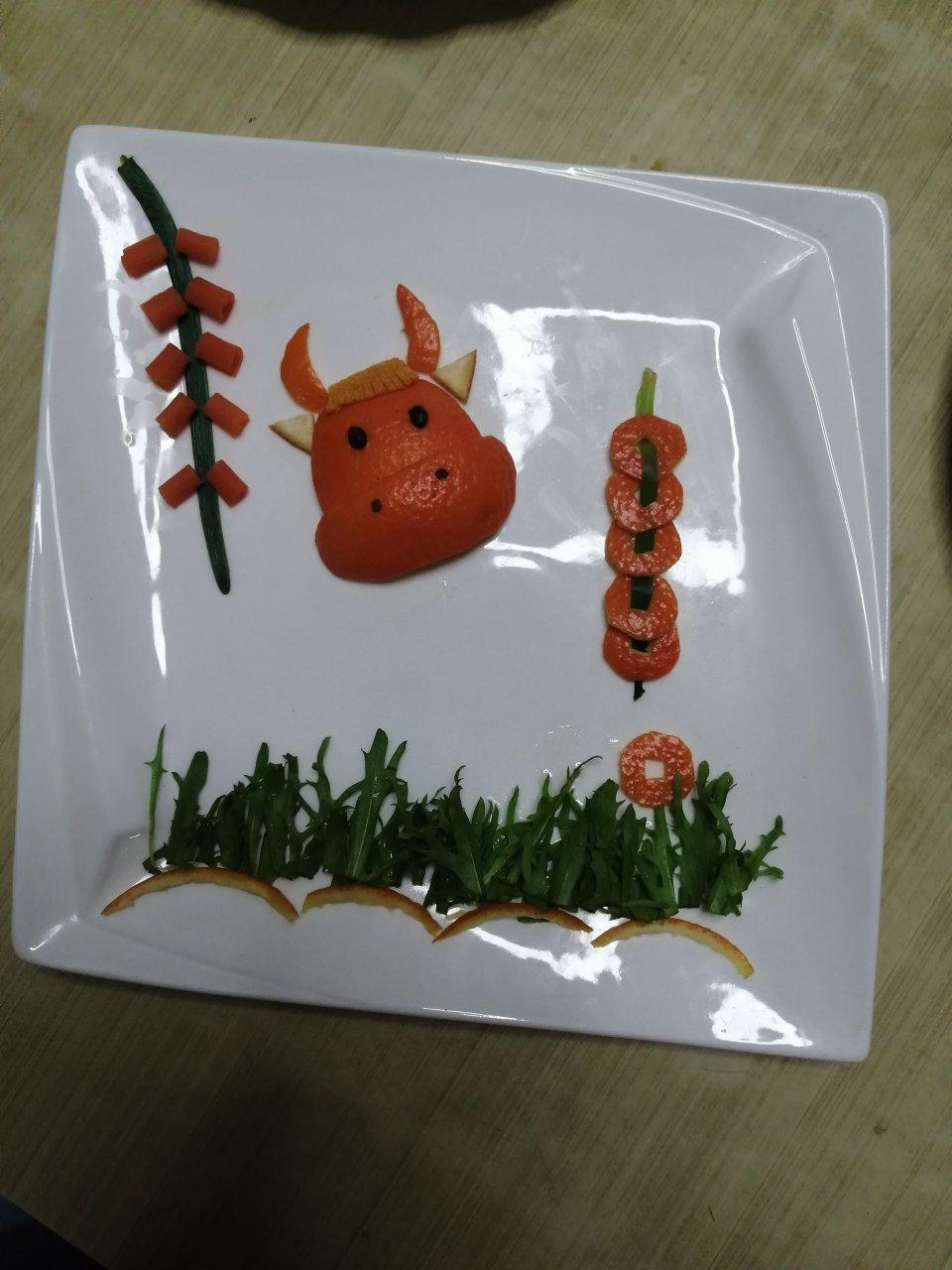 牛年大吉大利餐盘画