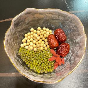 红枣枸杞绿豆黄豆浆的做法 步骤1