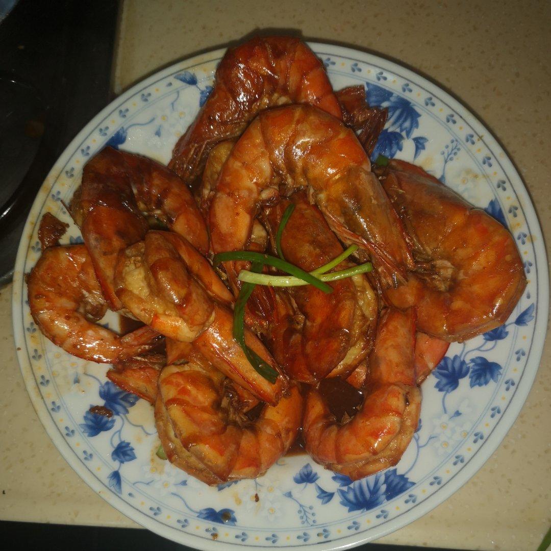 吃完还会继续舔手指的    快手油闷大虾