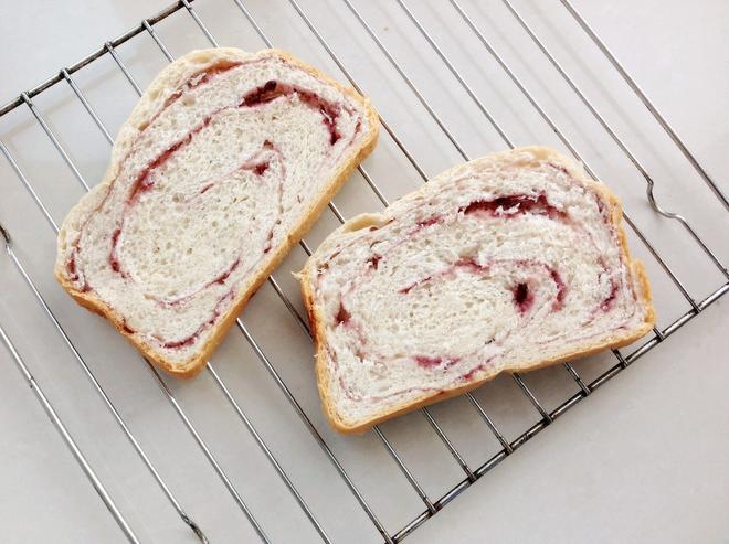蓝莓果酱面包（面包机面包）的做法
