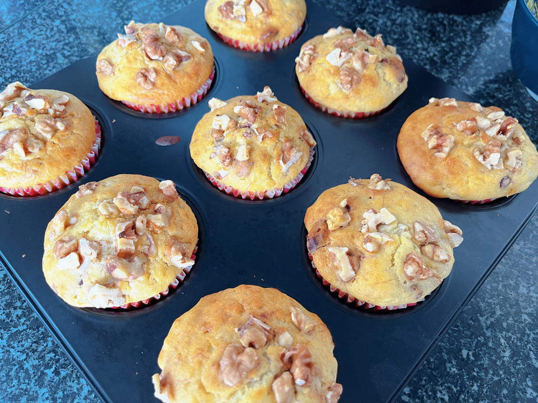 只需搅拌入烤箱的香蕉麦芬