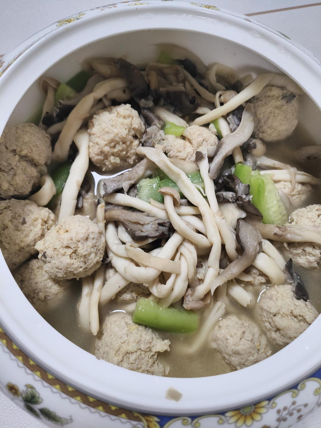 杂菇牛肉丸汤