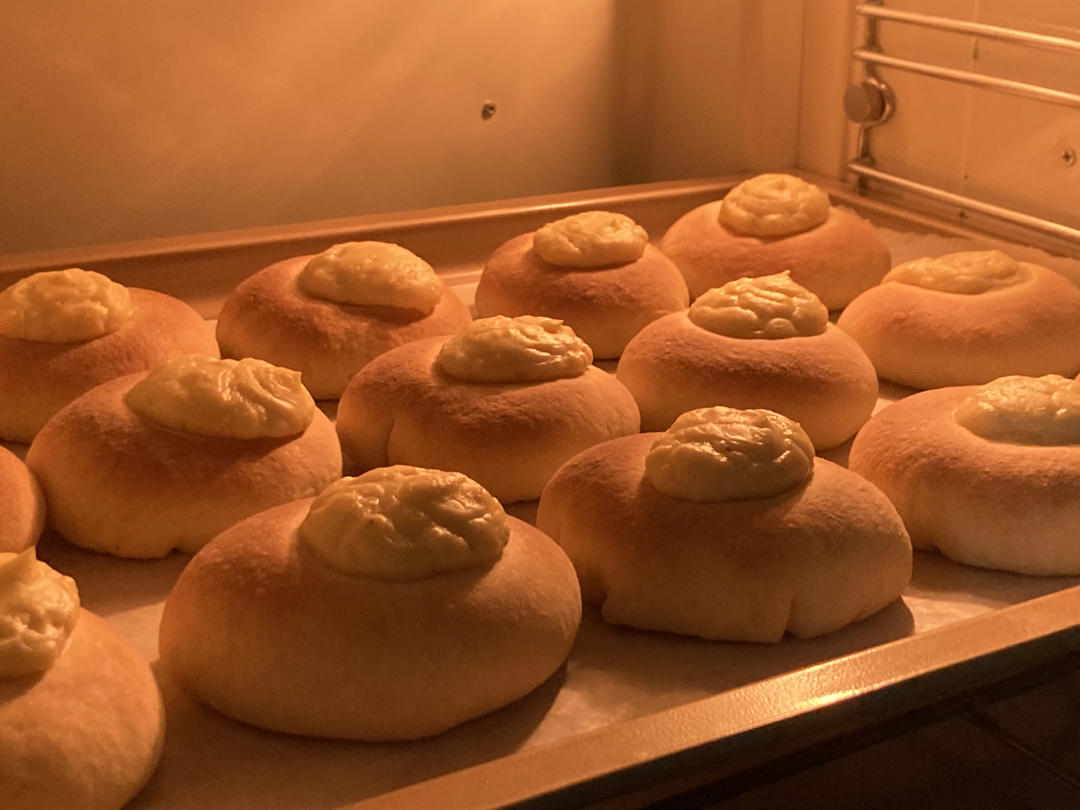 特浓卡仕达酱面包