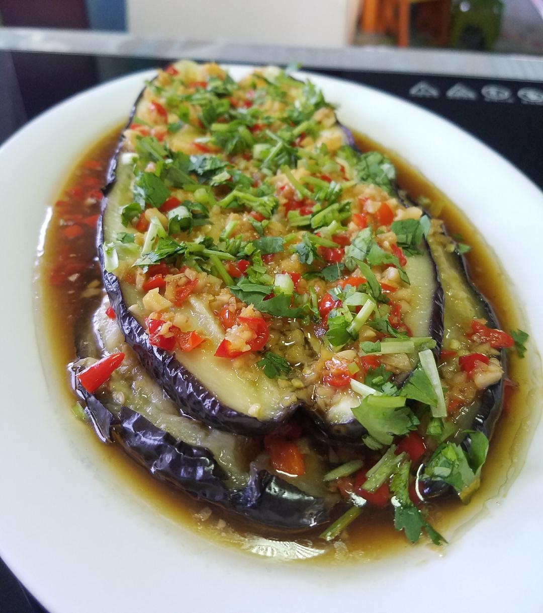 少油健康，老少皆宜，色香味俱全的蒜蓉蒸茄子的做法