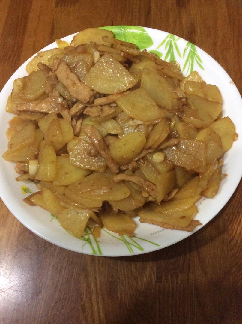 青椒土豆片炒肉