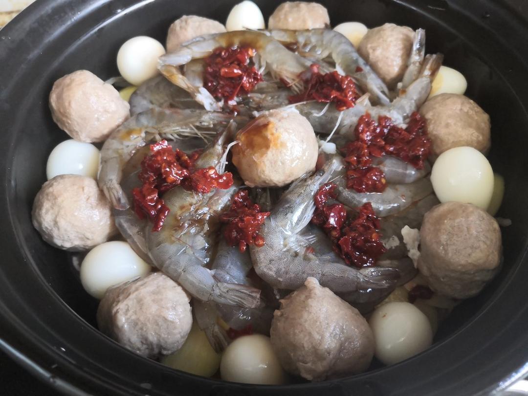 鲜到不用放味精的砂锅蘑菇烧虾