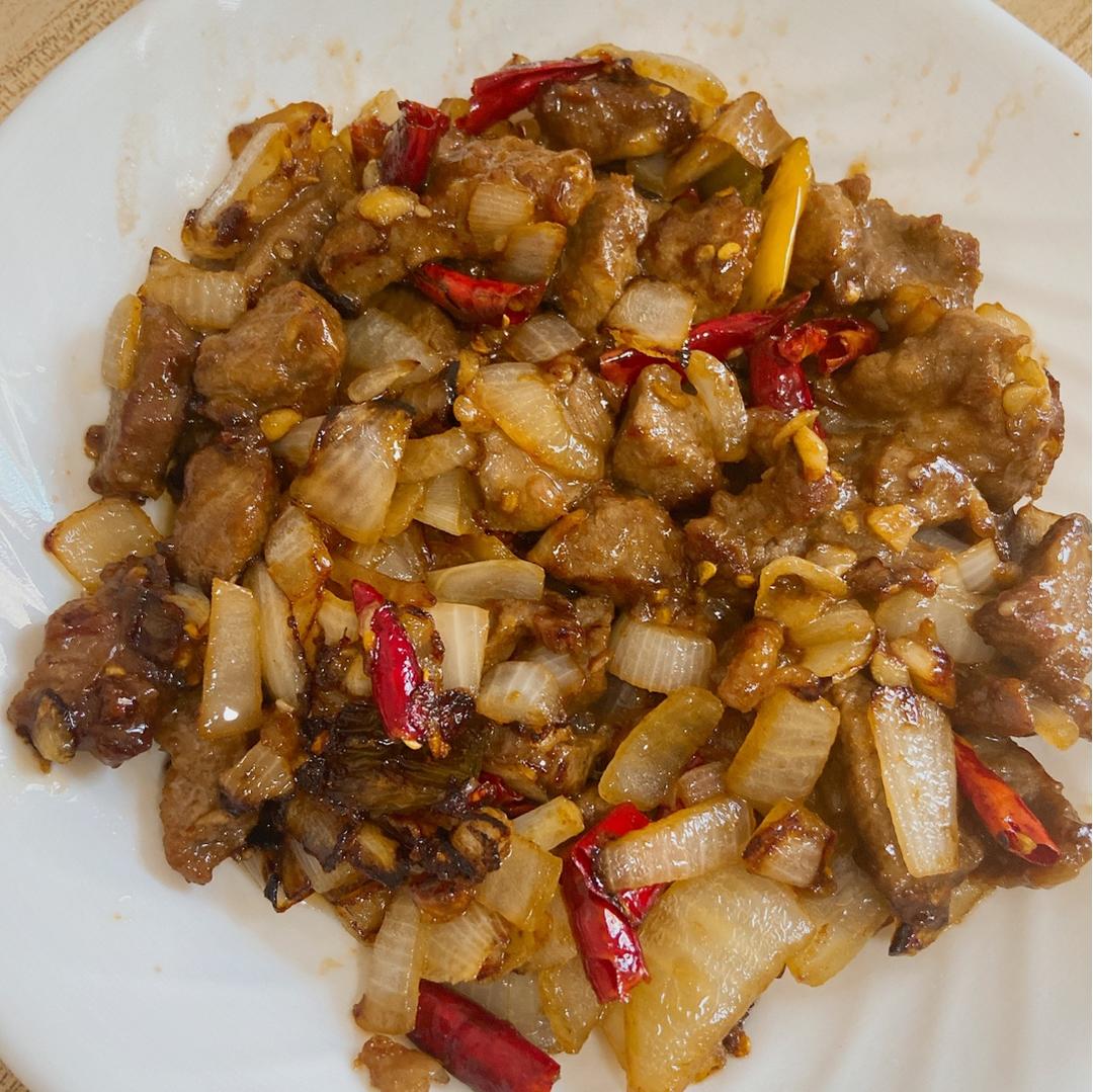 孜然洋葱炒牛肉粒