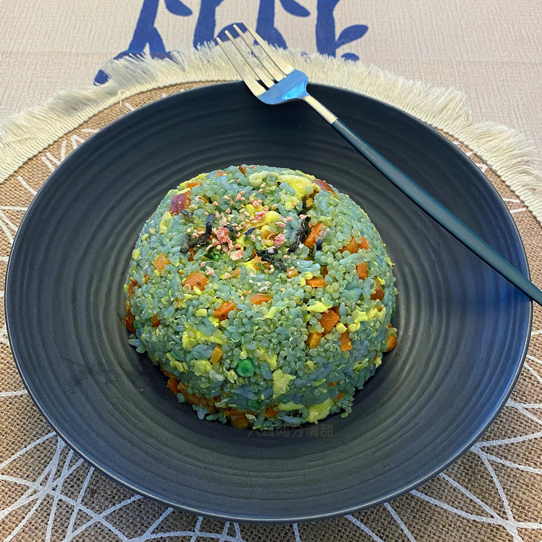 蝶豆花炒饭
