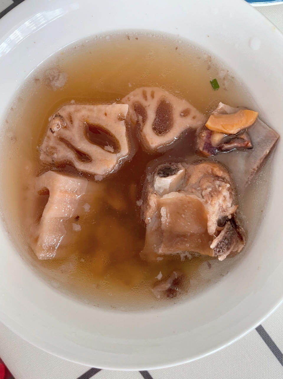 墨鱼莲藕排骨汤