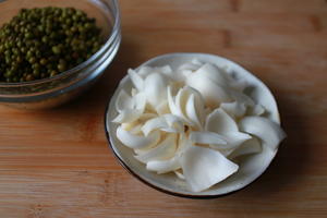 【山姆厨房】百合绿豆沙的做法 步骤1