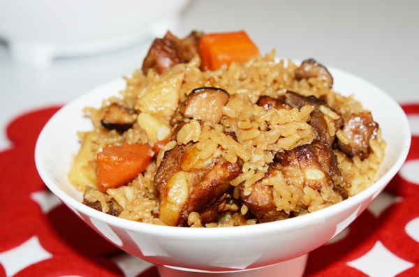 喷香排骨焖饭（爆好吃）