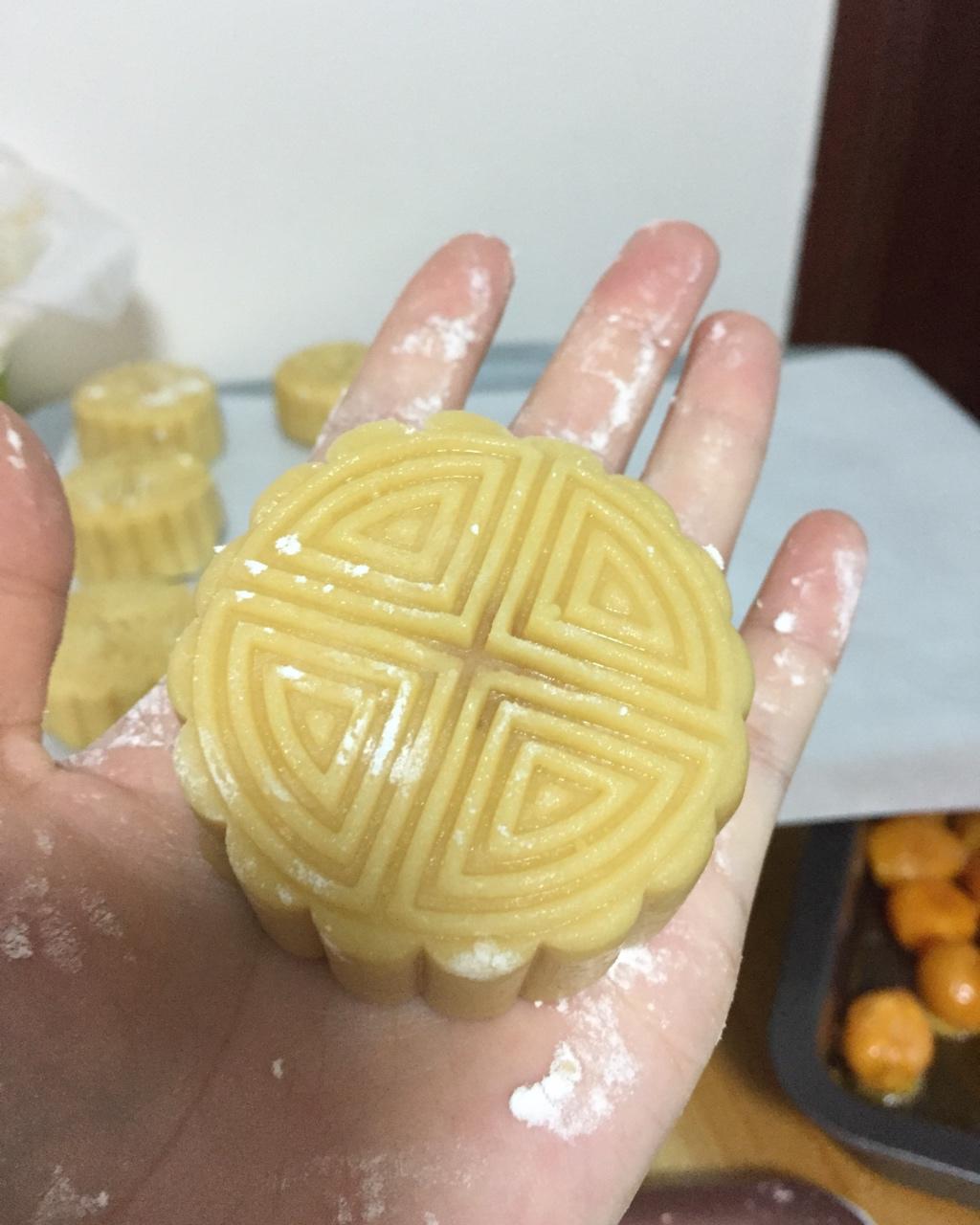 广式月饼—蛋黄莲蓉月饼