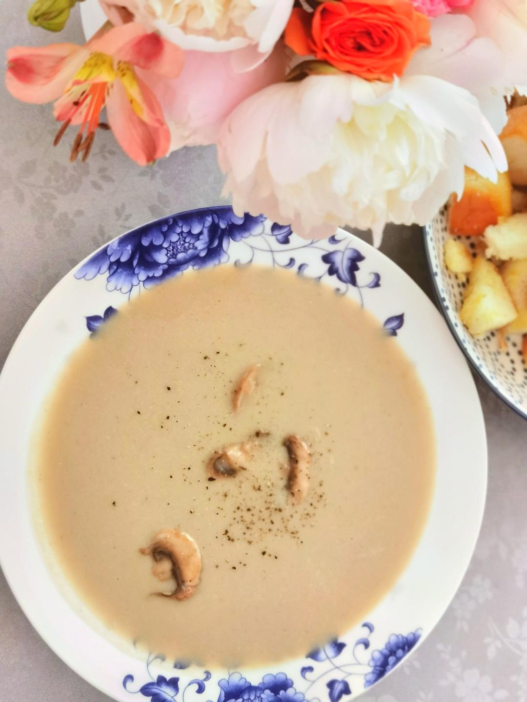 小美极简版奶油蘑菇汤