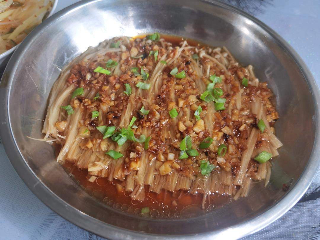 超级下饭的蒜蓉金针菇！好吃到爆