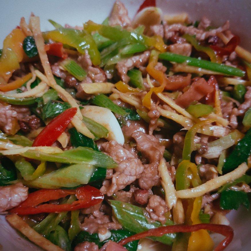 小炒牛肉（肉嫩味香）