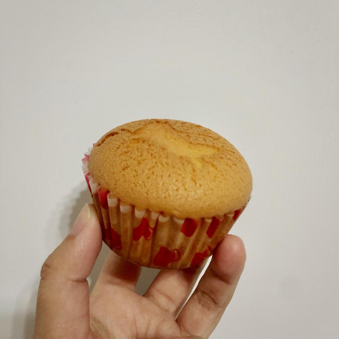 软绵绵戚风纸杯蛋糕