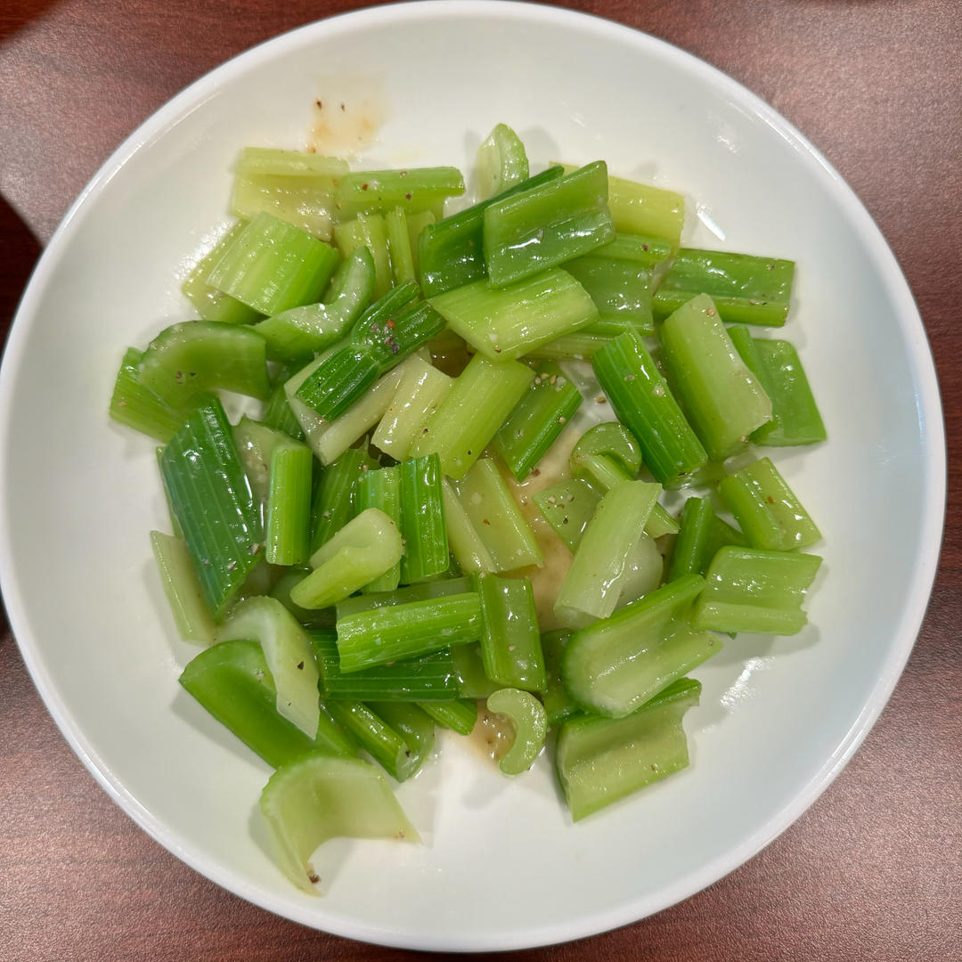 究极解油腻好菜：蒜炒西芹