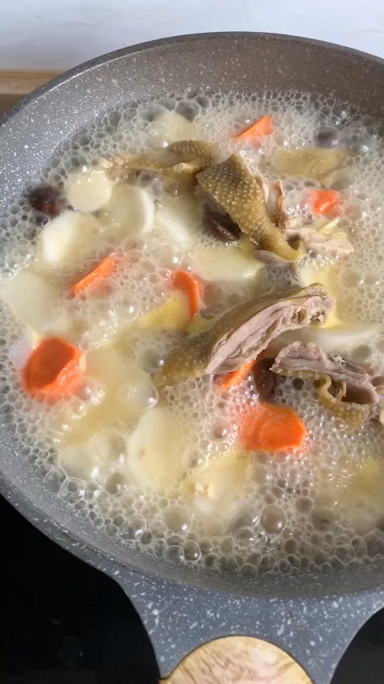 山药炖笨鸡汤