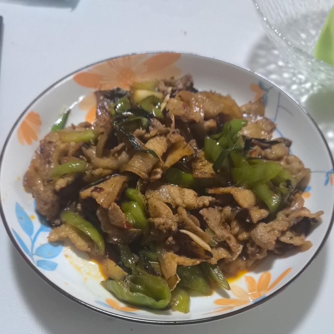 超级下饭米饭扒光光——葱爆五花肉片