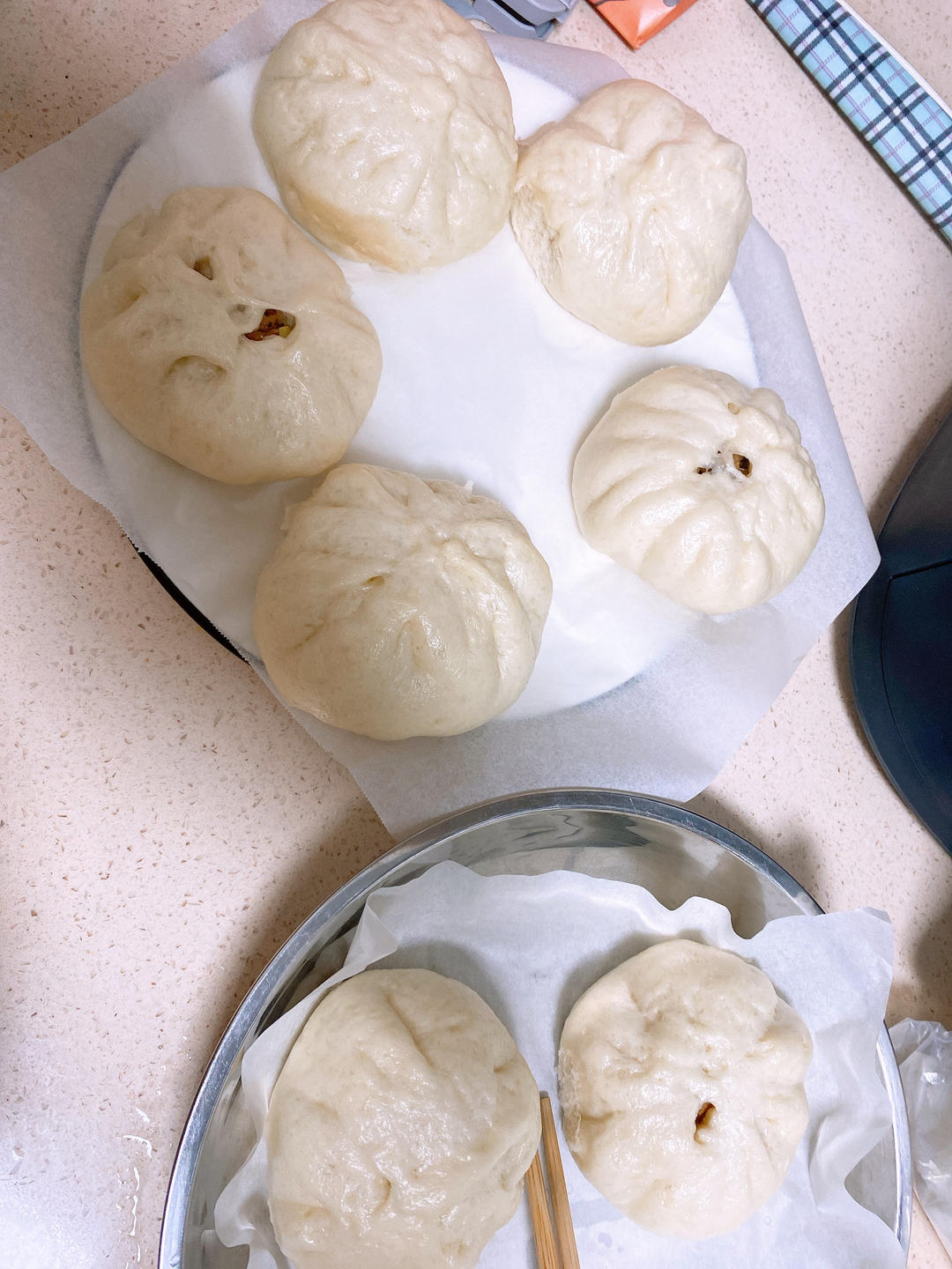 松软多汁的肉包子