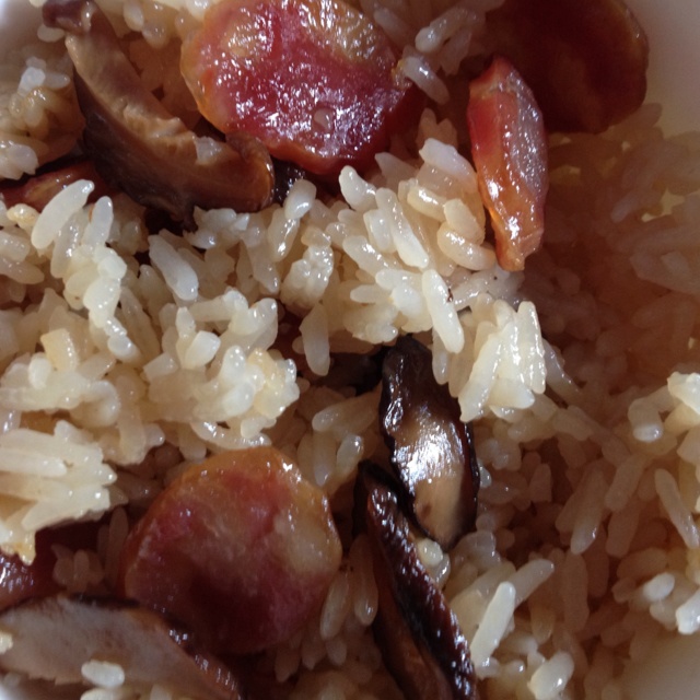 电饭锅版香菇腊肠饭