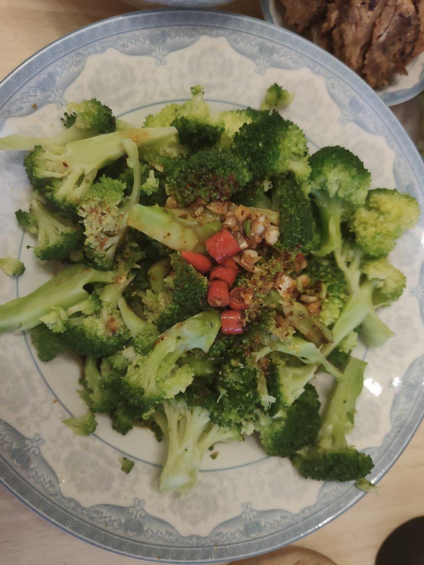 辣拌西兰花（简单又好吃）