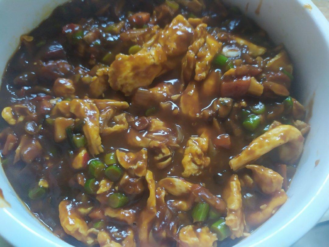 鸡蛋炸酱面