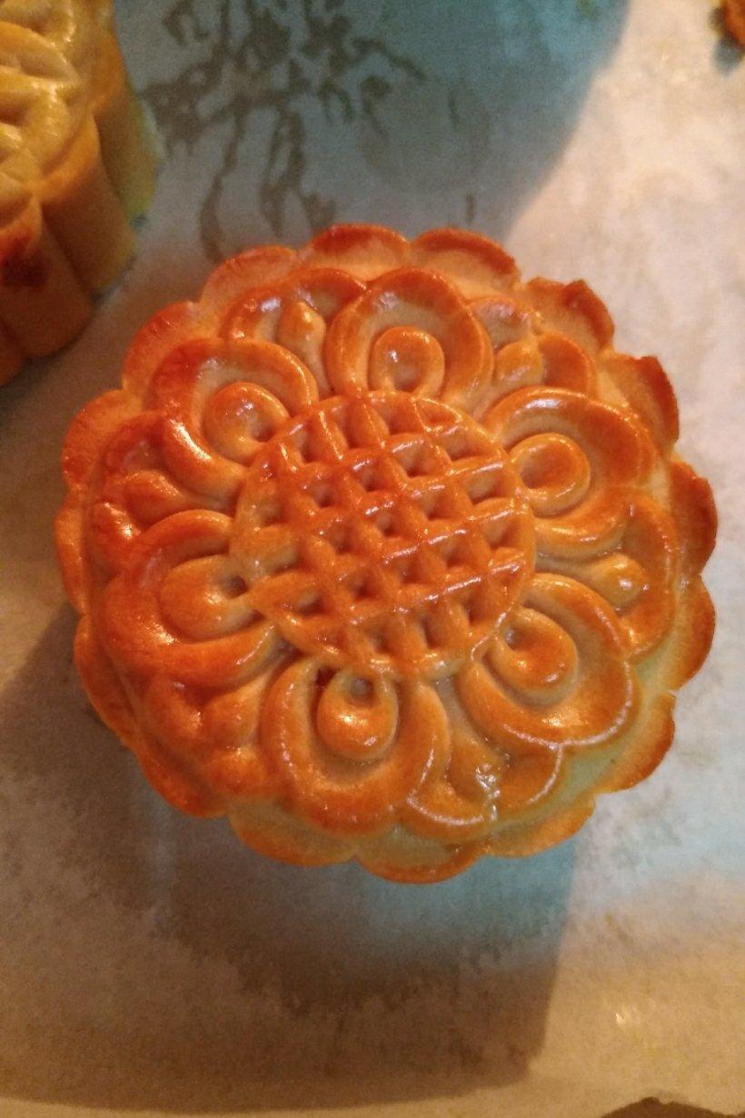 广式月饼—蛋黄莲蓉月饼
