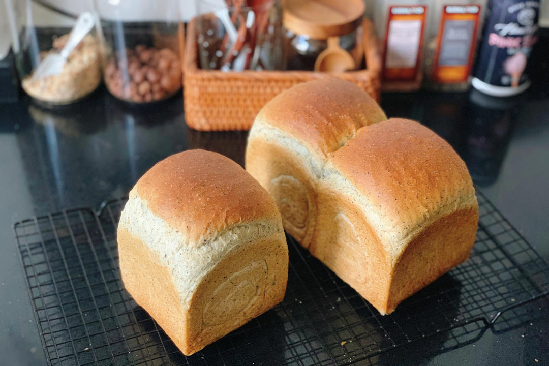 黑芝麻奶酪吐司