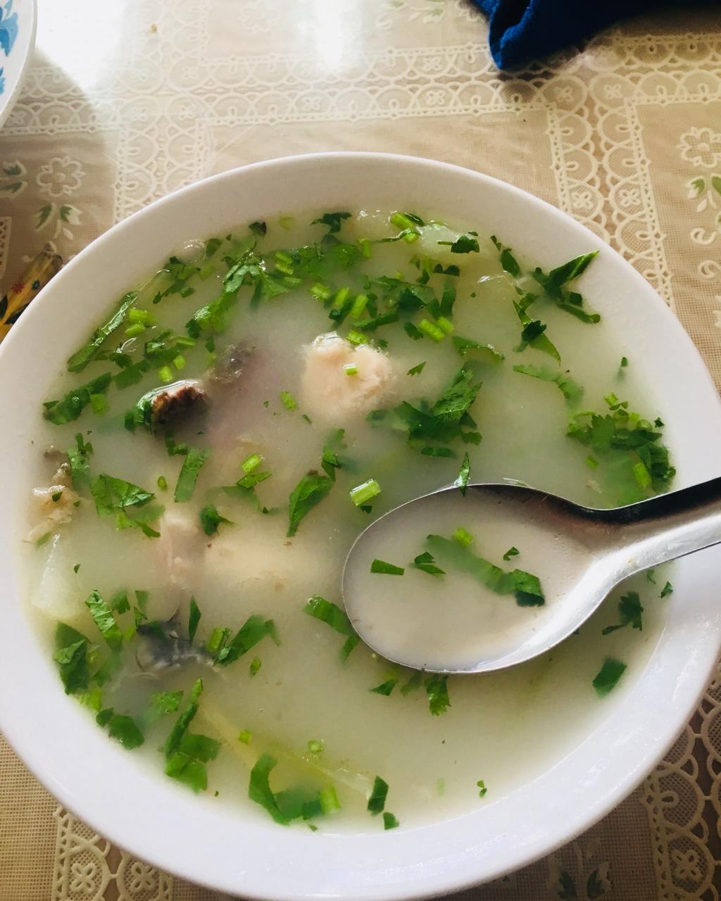 谷雨时节最宜吃的鲫鱼冬瓜汤