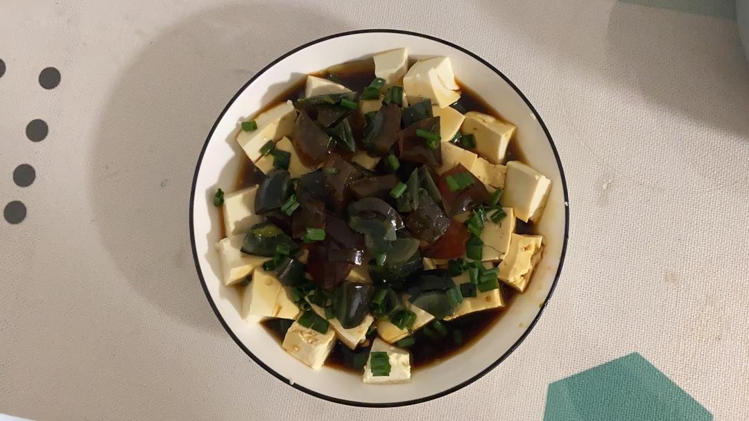 凉拌皮蛋豆腐