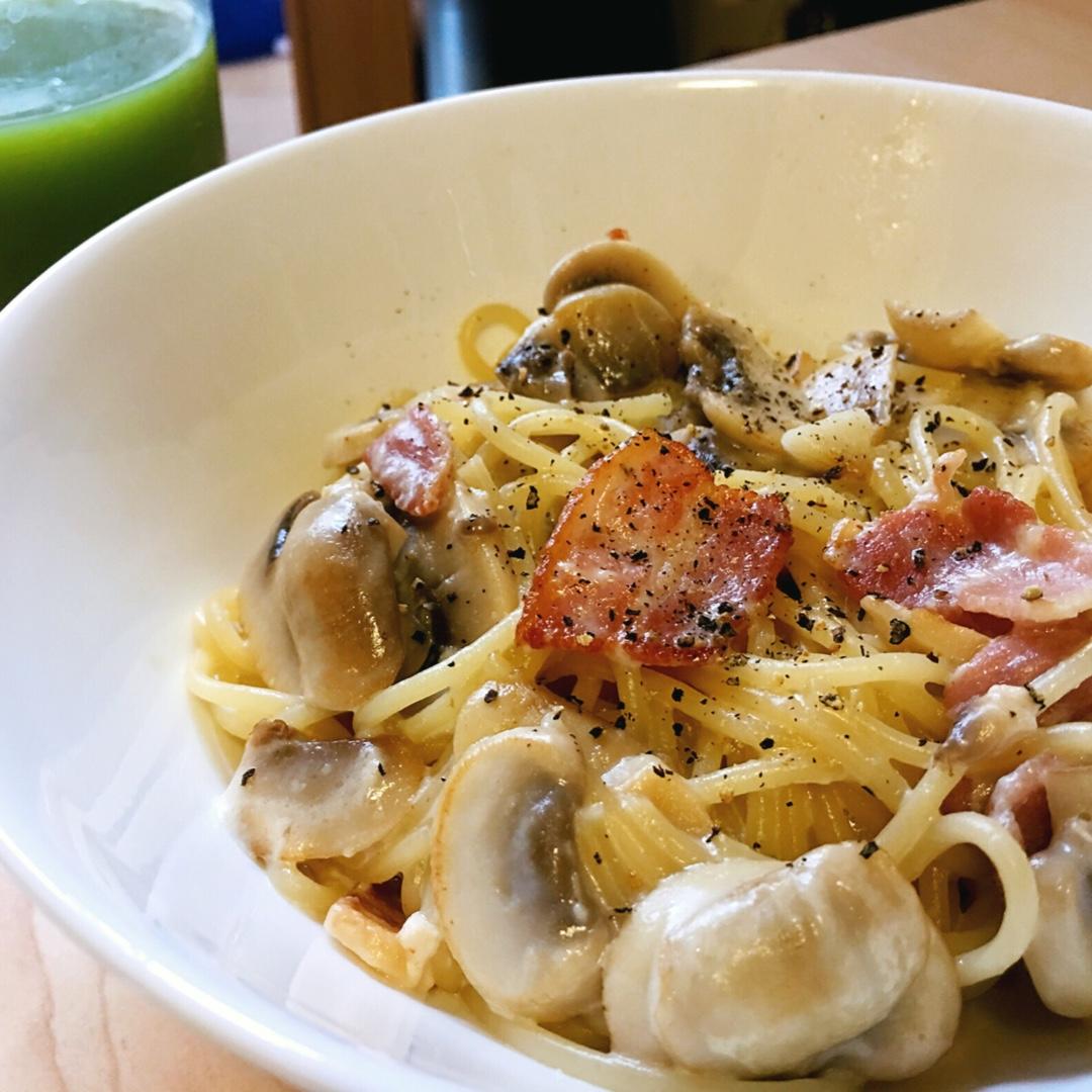 白蘑菇奶油培根意面