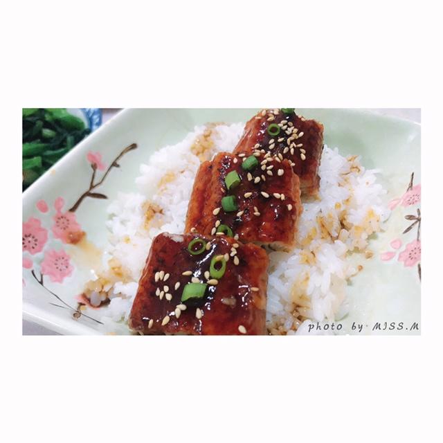 蒲烧鳗鱼饭