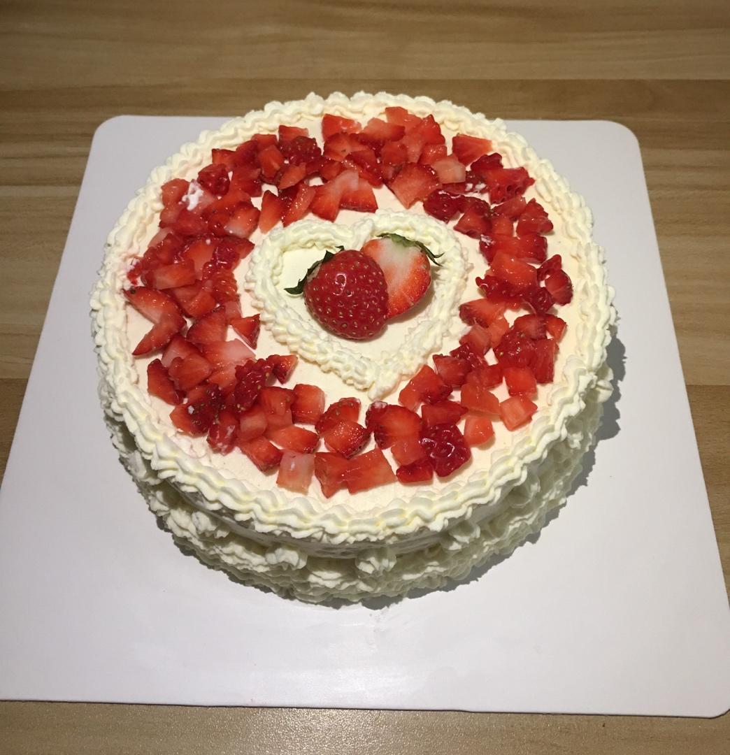 我是李姑娘做的水果奶油生日蛋糕