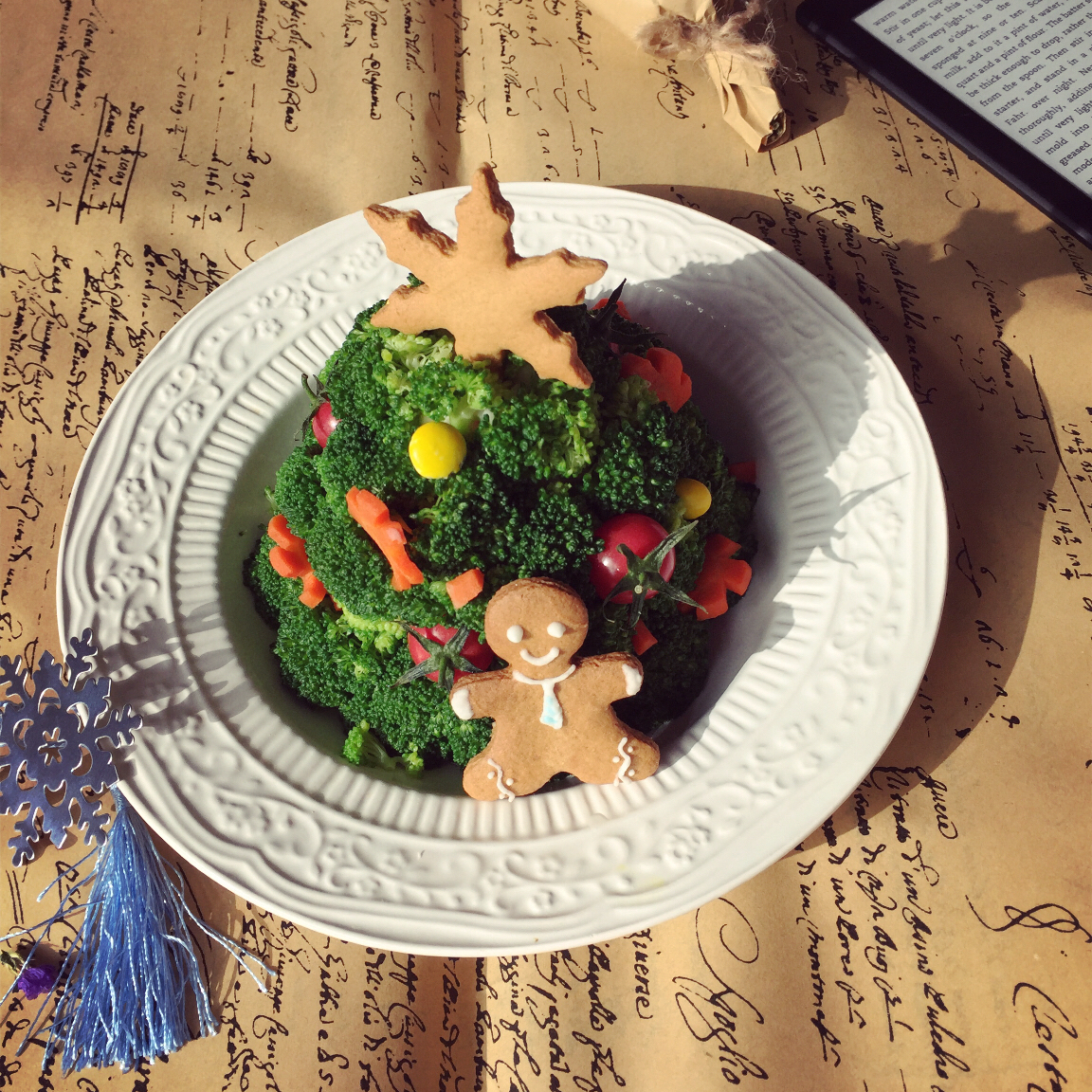 圣诞树沙拉的详细制作方法（西兰花土豆泥圣诞花环）