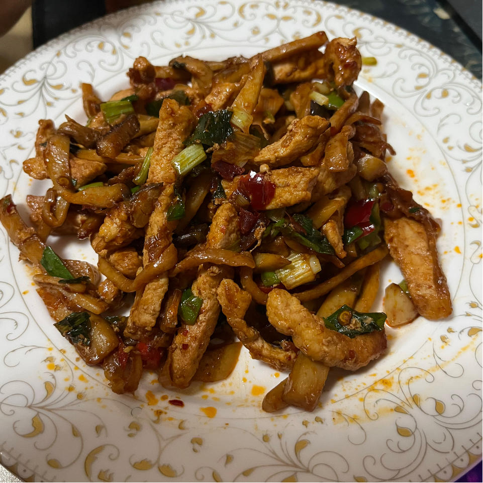杏鲍菇炒肉丝