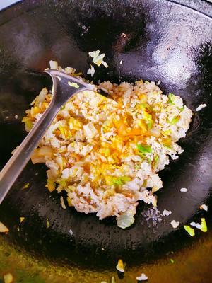 白菜鸡蛋炒米饭的做法 步骤3