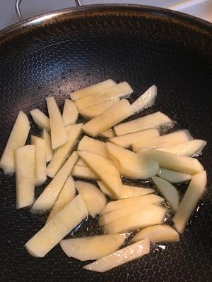 鲍鱼炖土豆的做法 步骤1