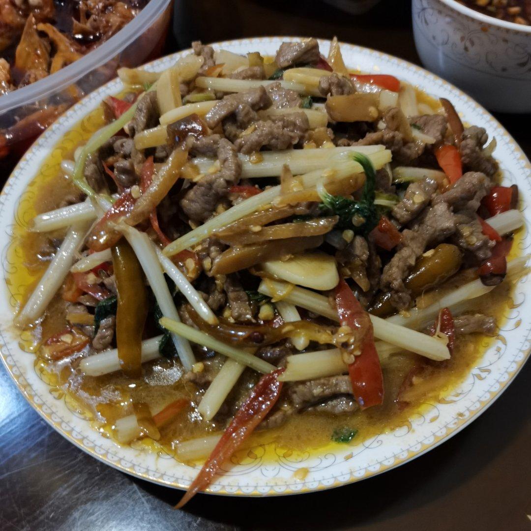 芹菜泡椒牛肉丝